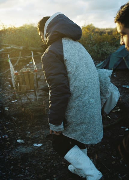 03_05_Calaias_Refugees_Sheltersuits