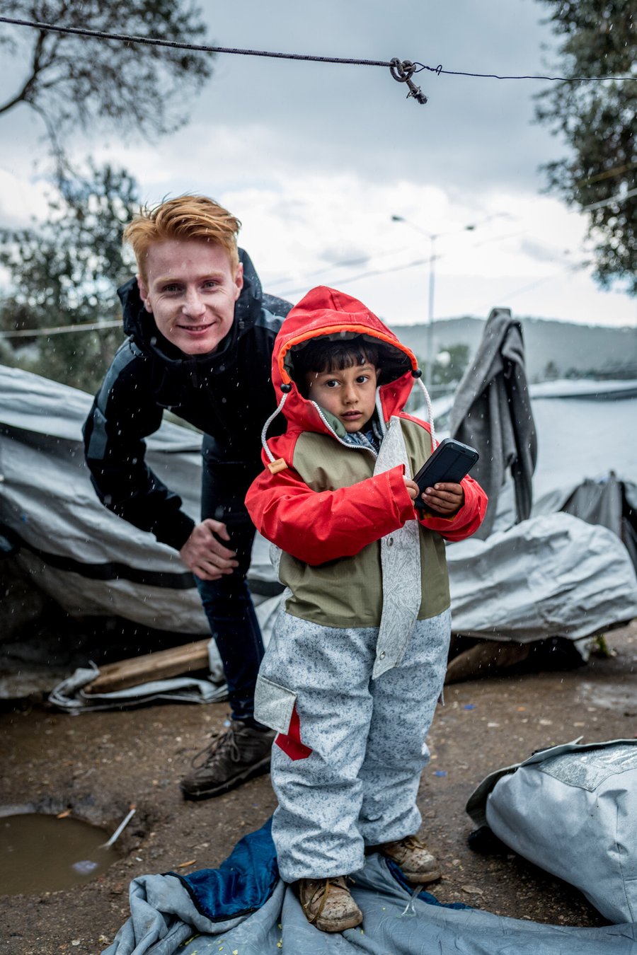 Hand out Sheltersuits on Lesbos