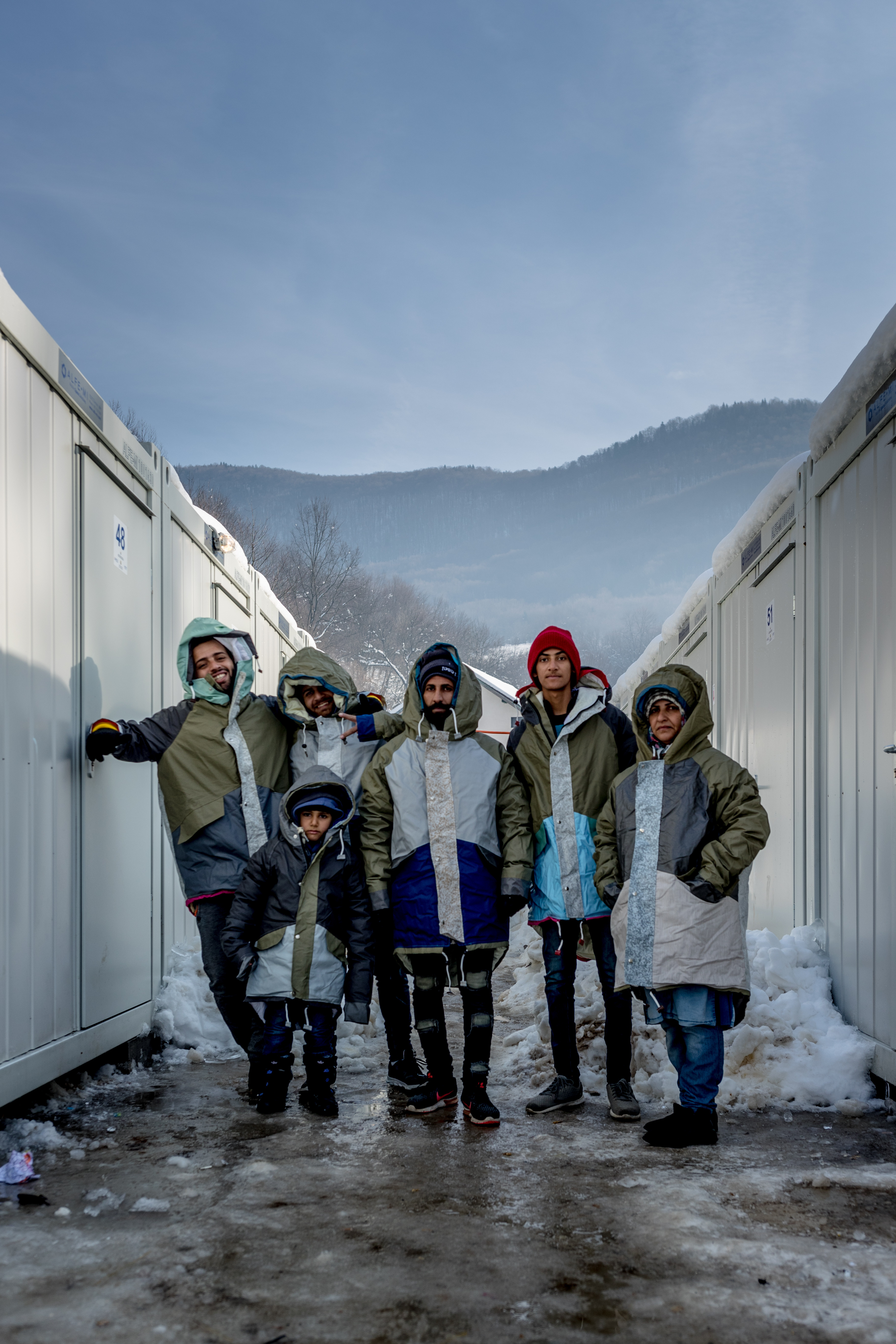 Irakese familie in hun Sheltersuit