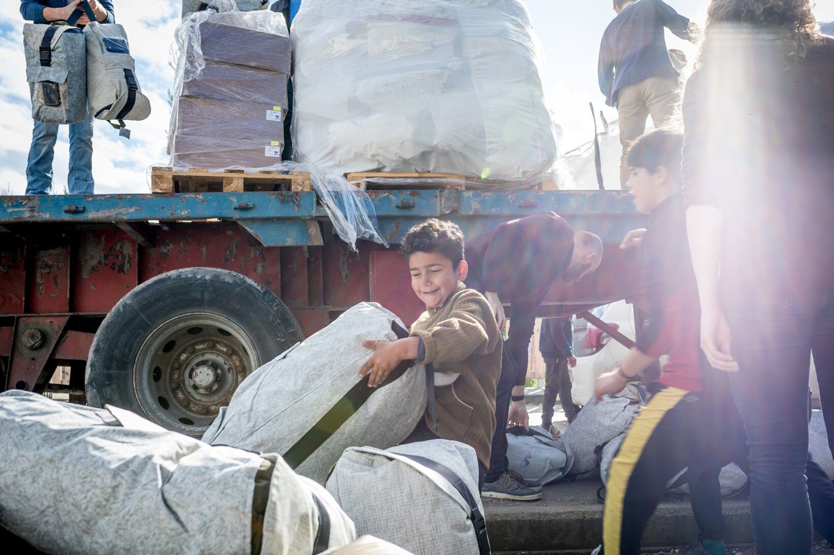 Uitladen Sheltersuits op Lesbos